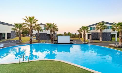 พูล วิลลา เจจู โซรัง