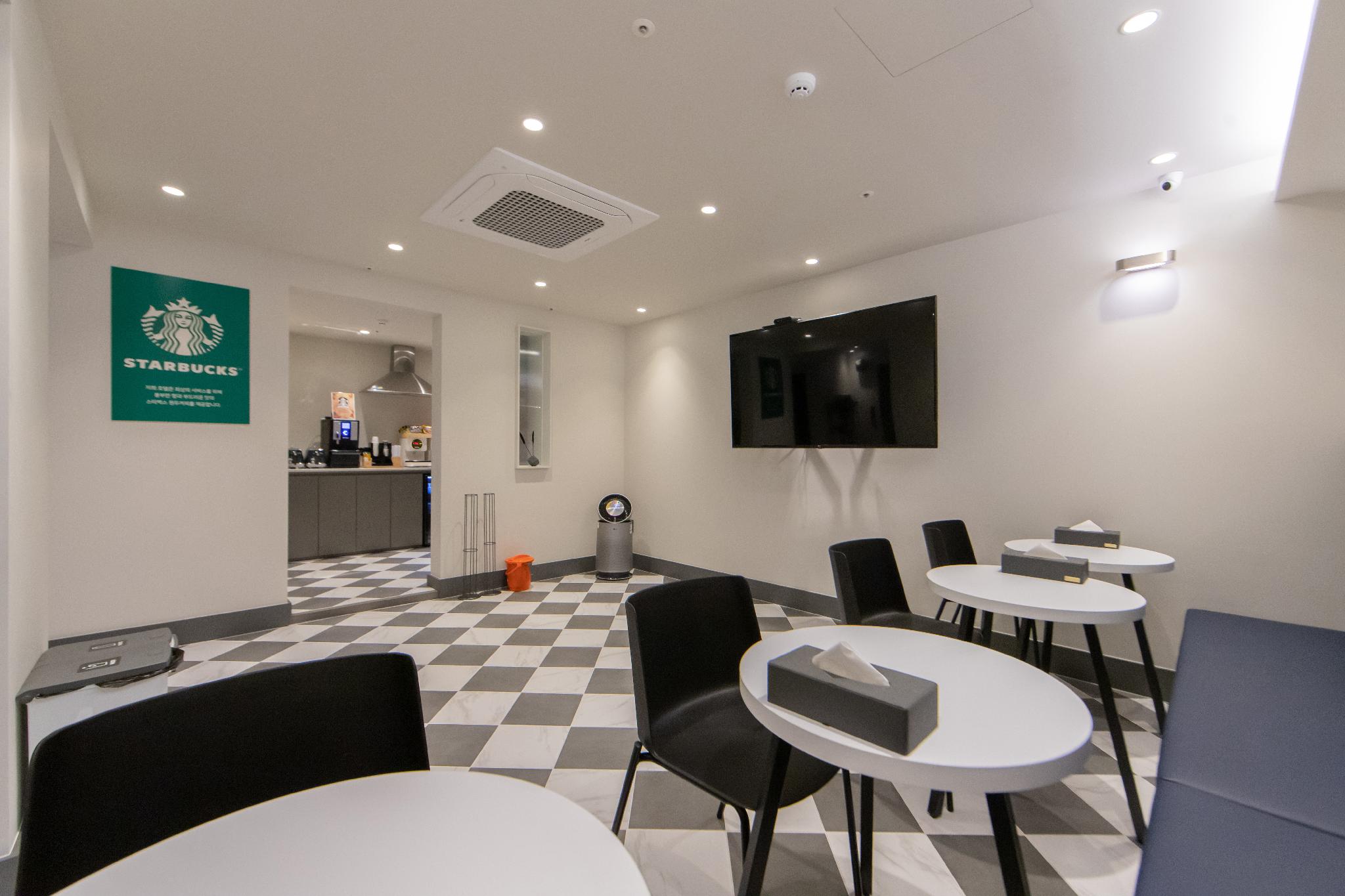 โรงแรมเอช อเวนิว โซเรโปกู