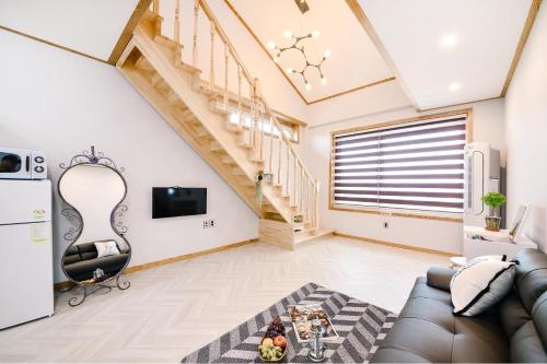 คังนึง ราอน เพนชั่น คังนึง ราอน เพนชั่น