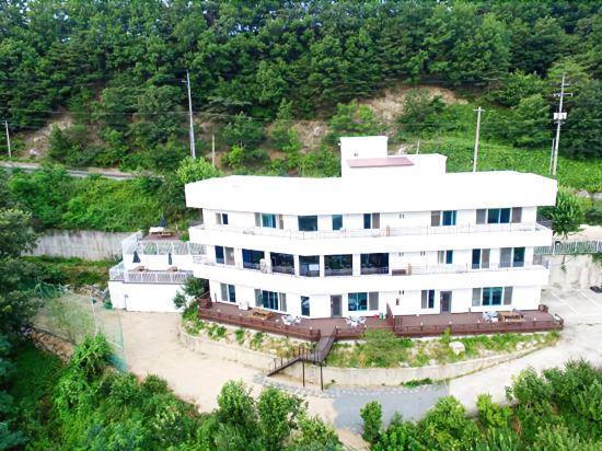 อันดง ริเวอร์ ซันเซ็ท เพนชัน