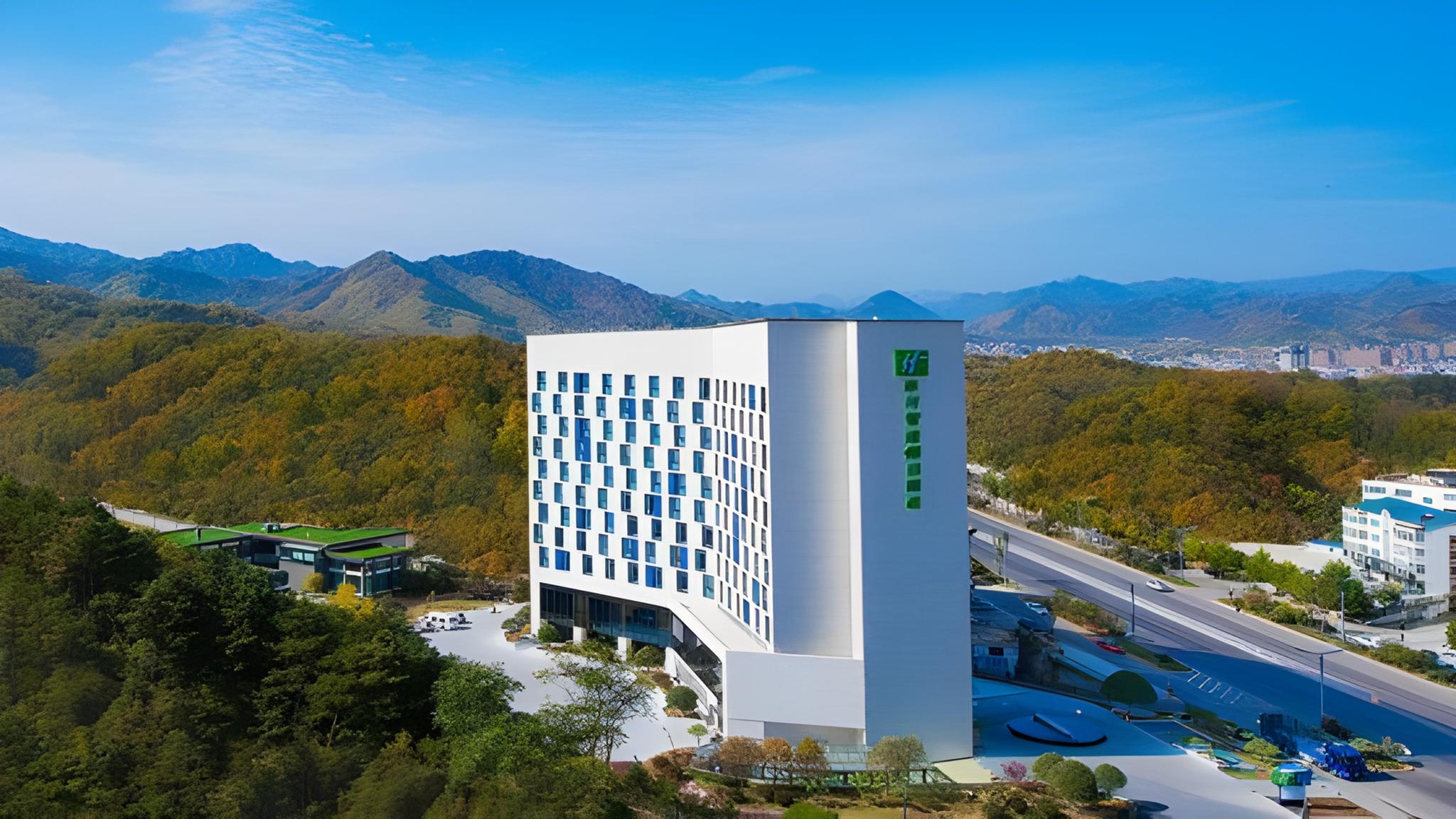 ฮอลิเดย์ อินน์ เอ็กซ์เพรส ลวนชวน ฮอลิเดย์ อินน์ เอ็กซ์เพรส ลวนชวน