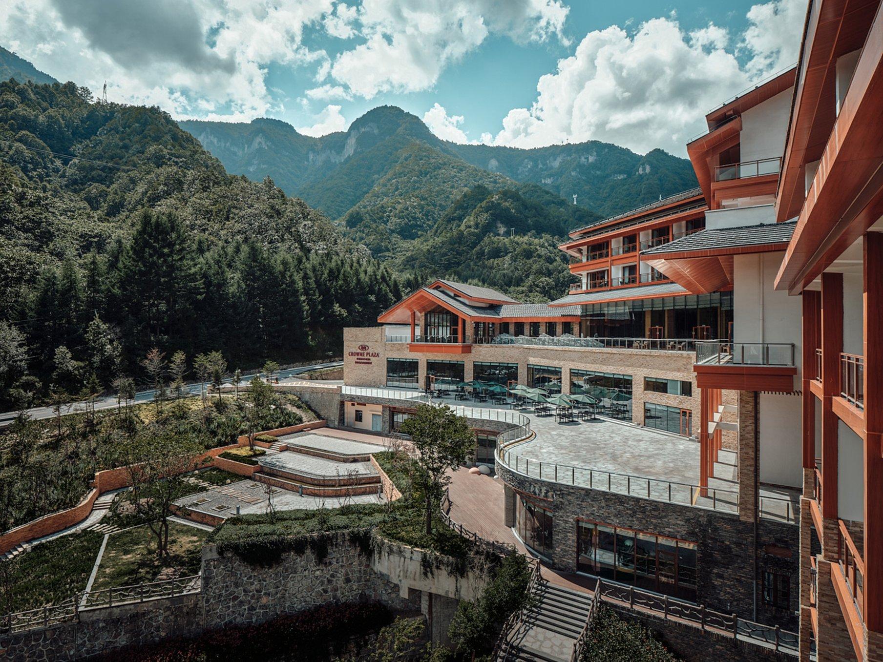 โรงแรมคราวน์พลาซ่า เสินหนงเจี่ย ประเทศจีน