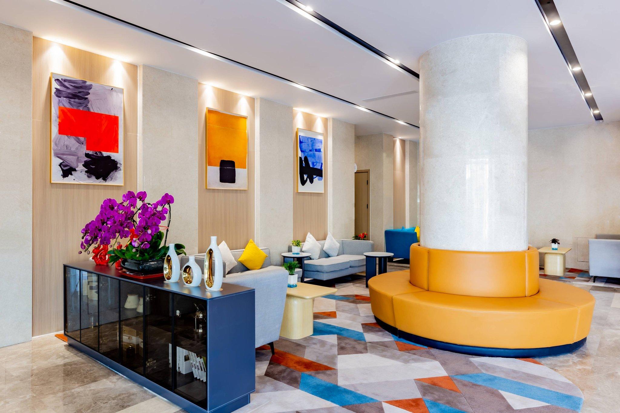 โรงแรมฮอลิเดย์อินน์ เอ็กซ์เพรส โฮฮอต อีสต์ สเตชั่น