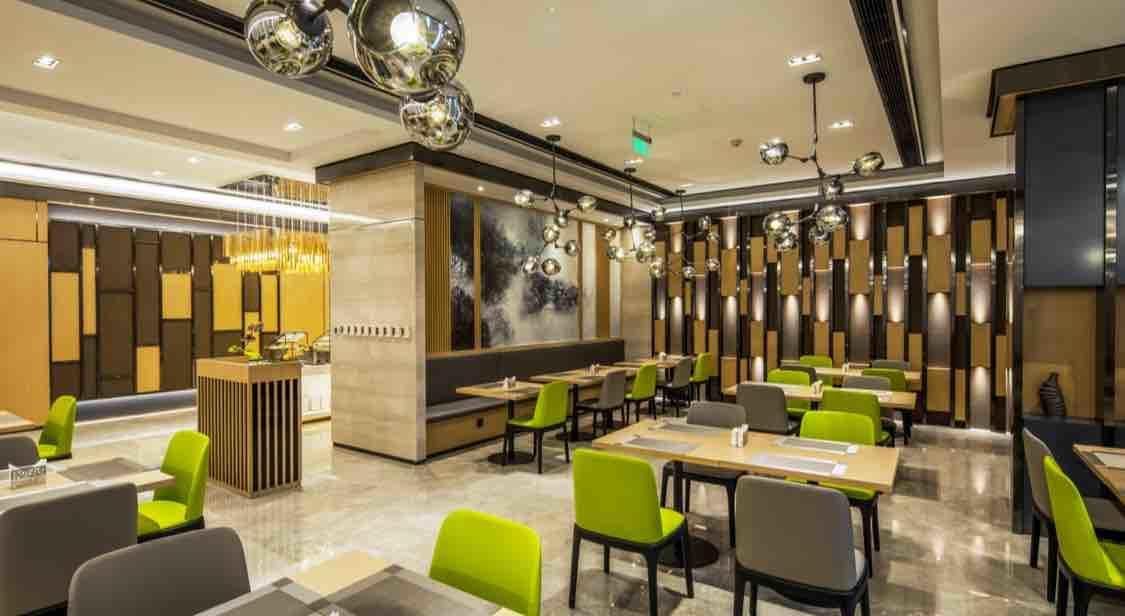 เอทัวร์ โฮเต็ล เหลียนหยุนกัง ซือไต้สแควร์