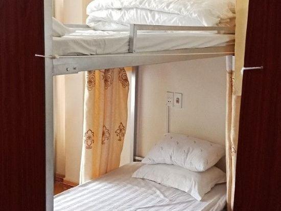 โฮสเทลริมน้ำห่าซาง