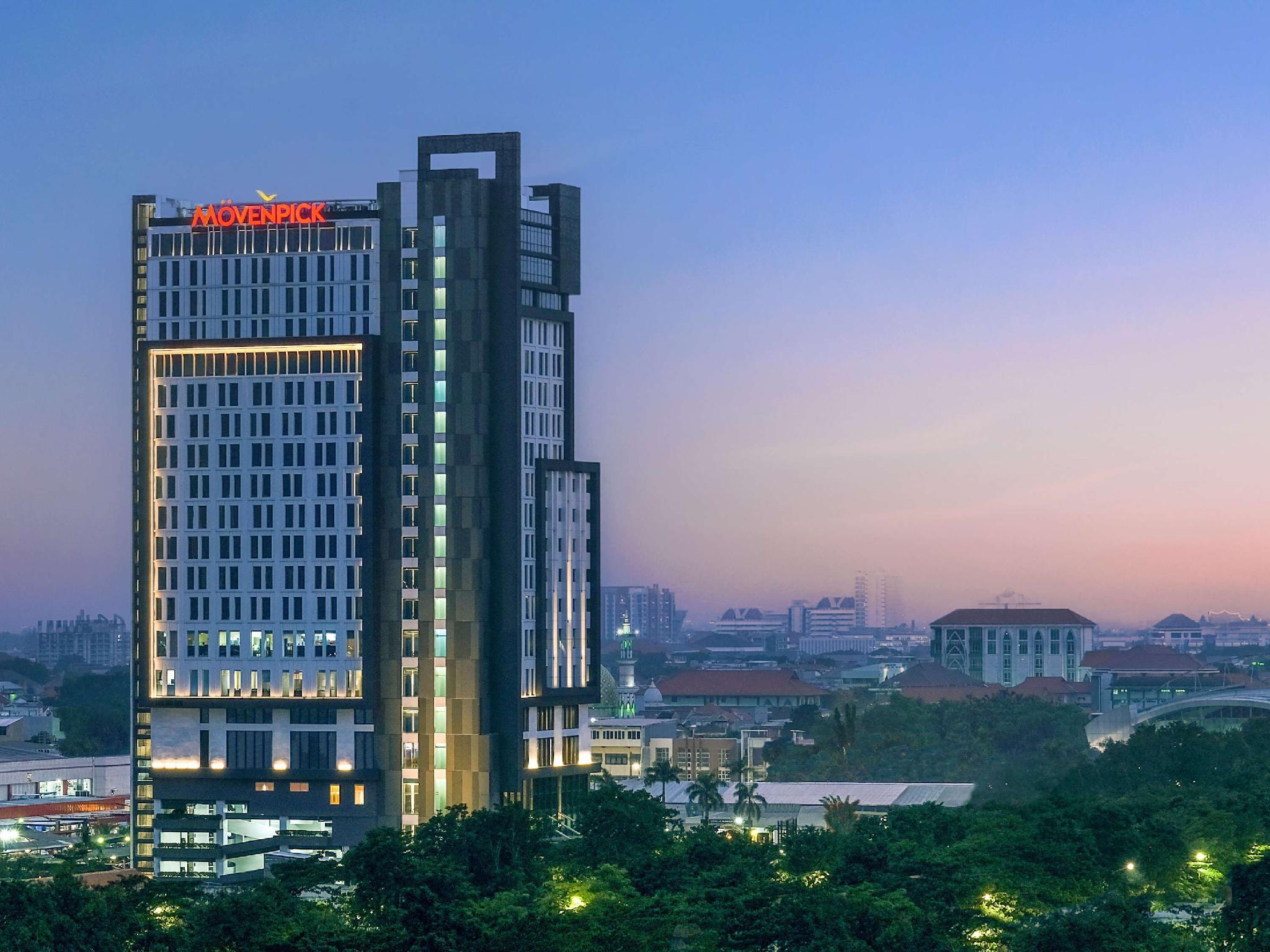 โรงแรมโมเวนพิค เมืองสุราบายา