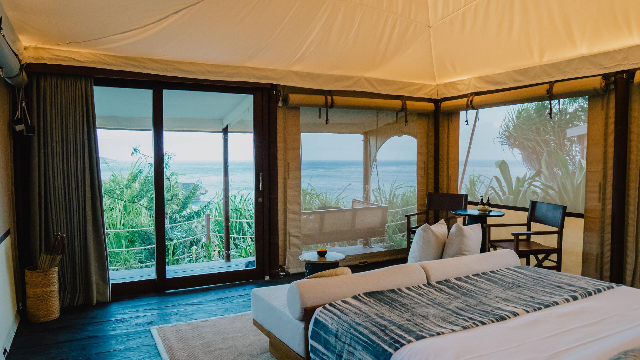 ARNA Suites and Ocean Lounge