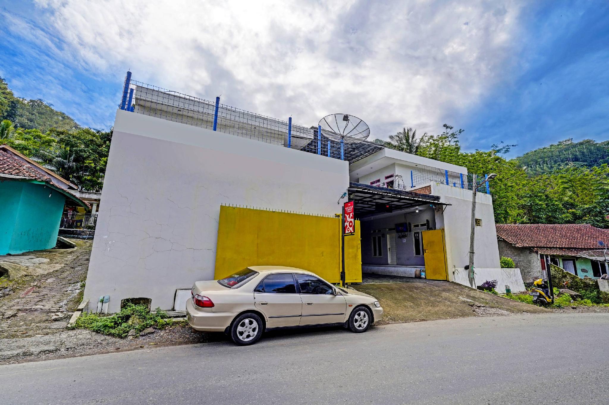 OYO 91329 Guest House Le-banon Syariah OYO 91329 Guest House Le-banon Syariah