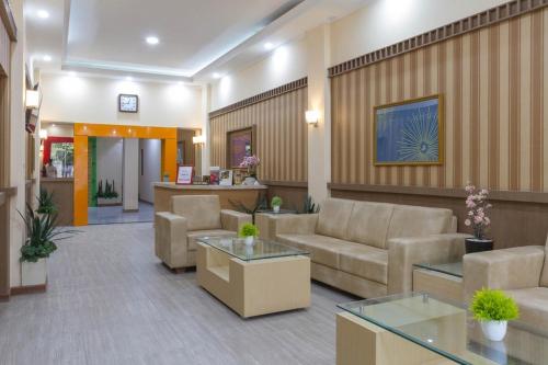 RedDoorz near Istana Plaza 2