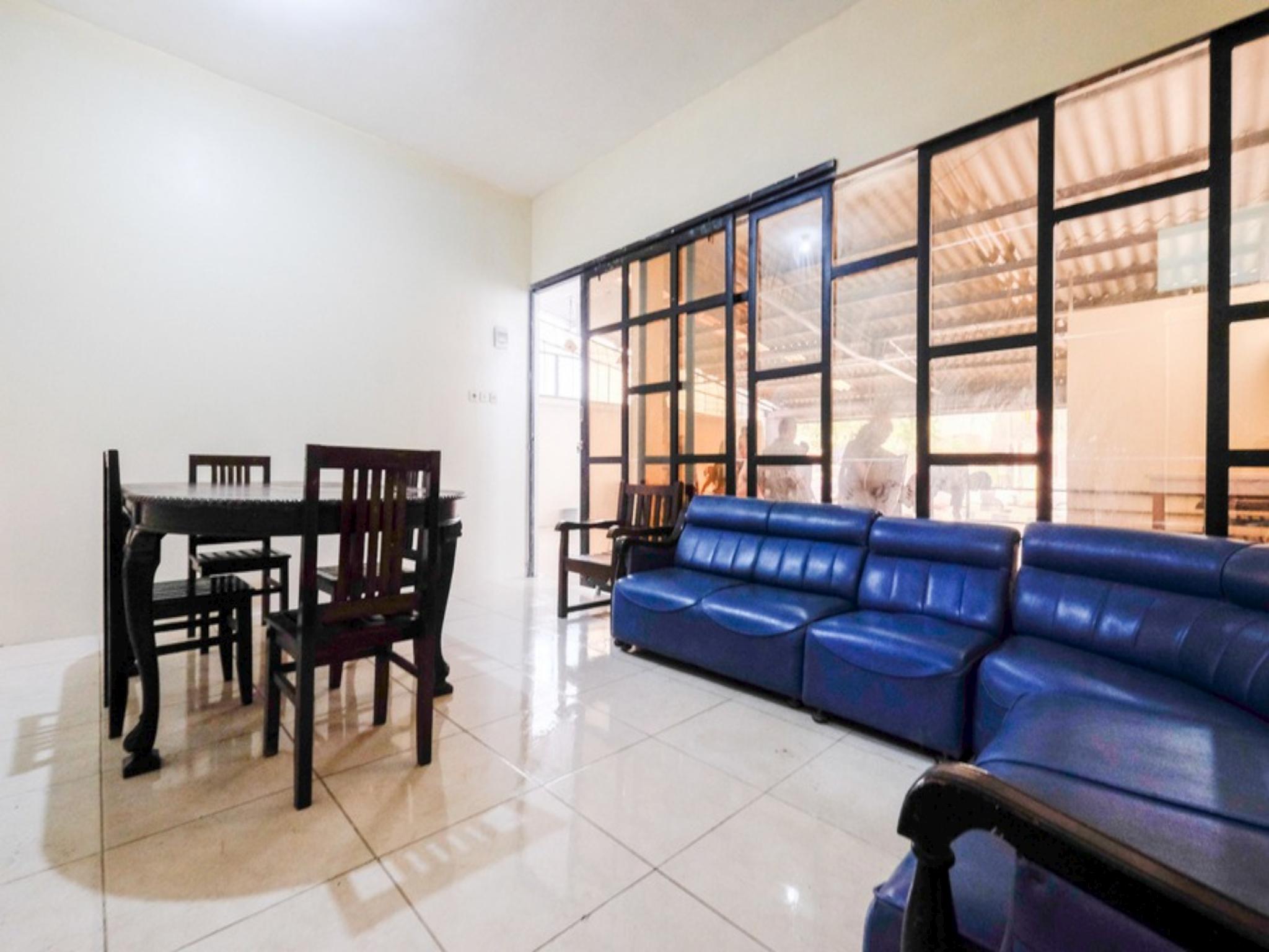 RedDoorz near Universitas Diponegoro Semarang