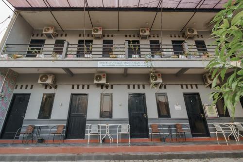 RedDoorz Syariah near Ciledug Station