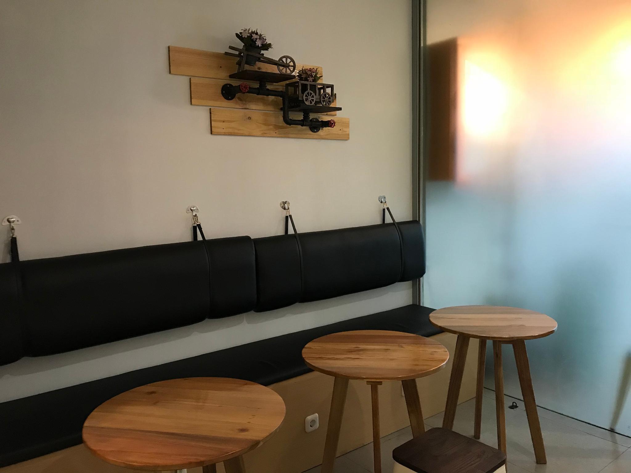 เดอะ คัลเลอร์ โฮสเทล