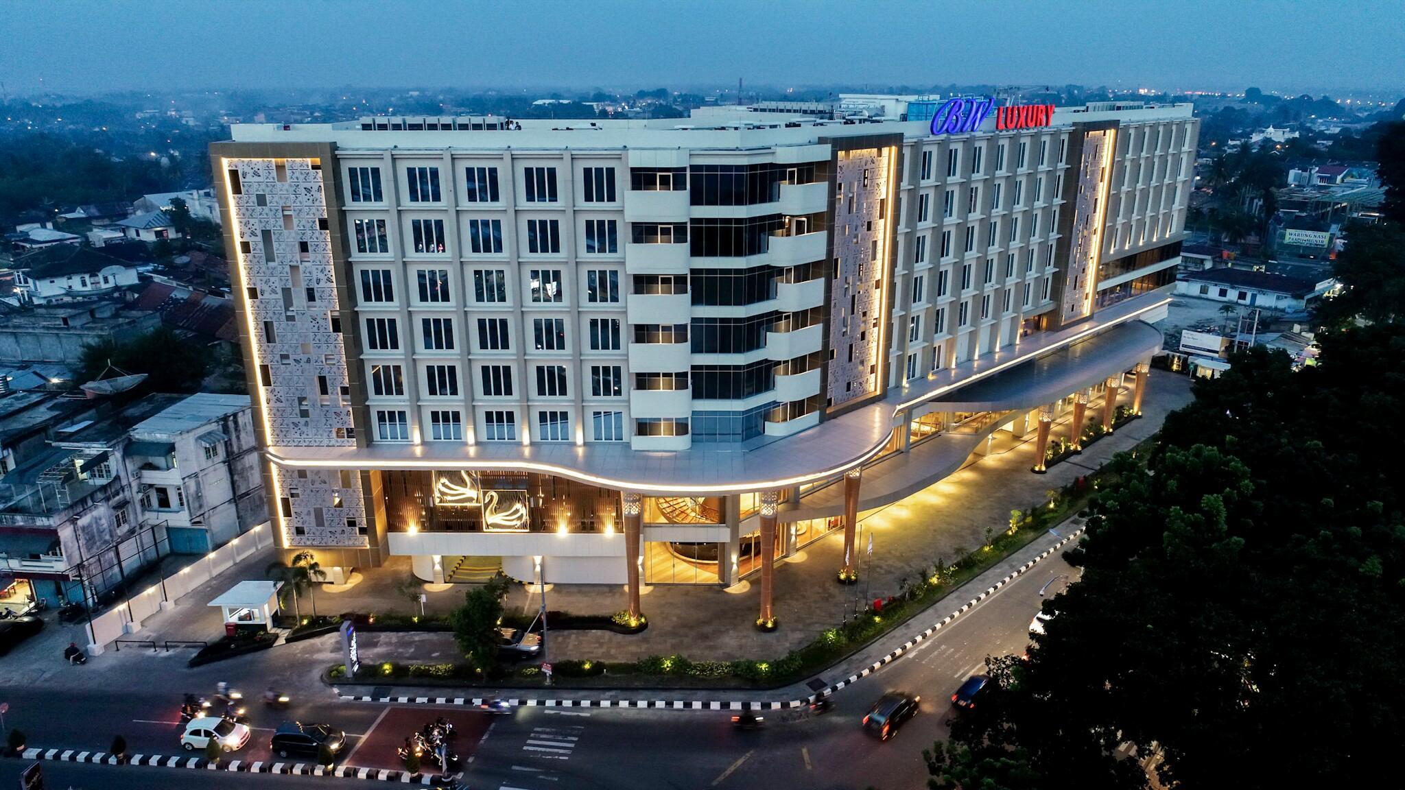 บีดับเบิลยู ลักชัวรี บีดับเบิลยู ลักชัวรี