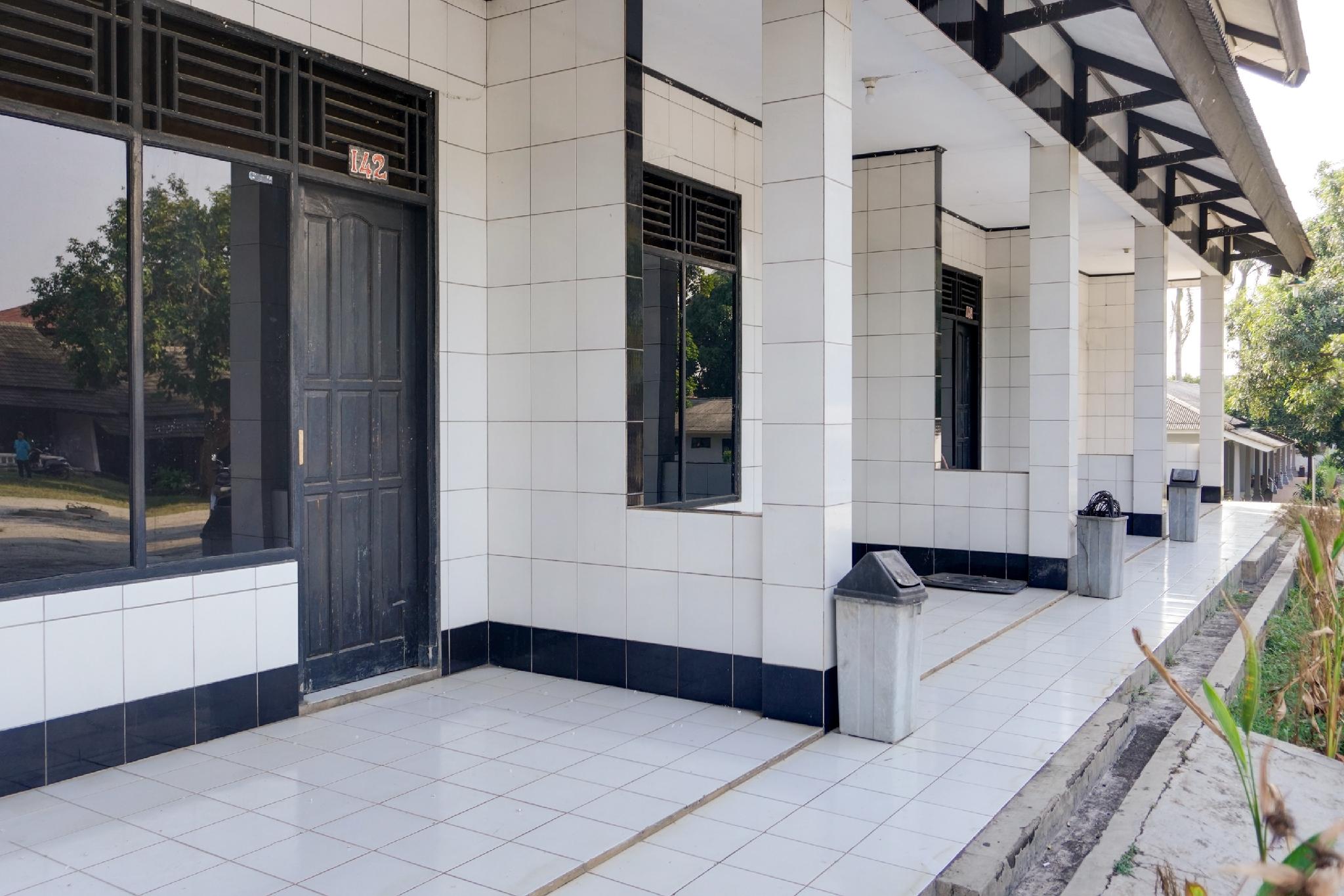 SPOT ON 91797 Mutiara Guest House