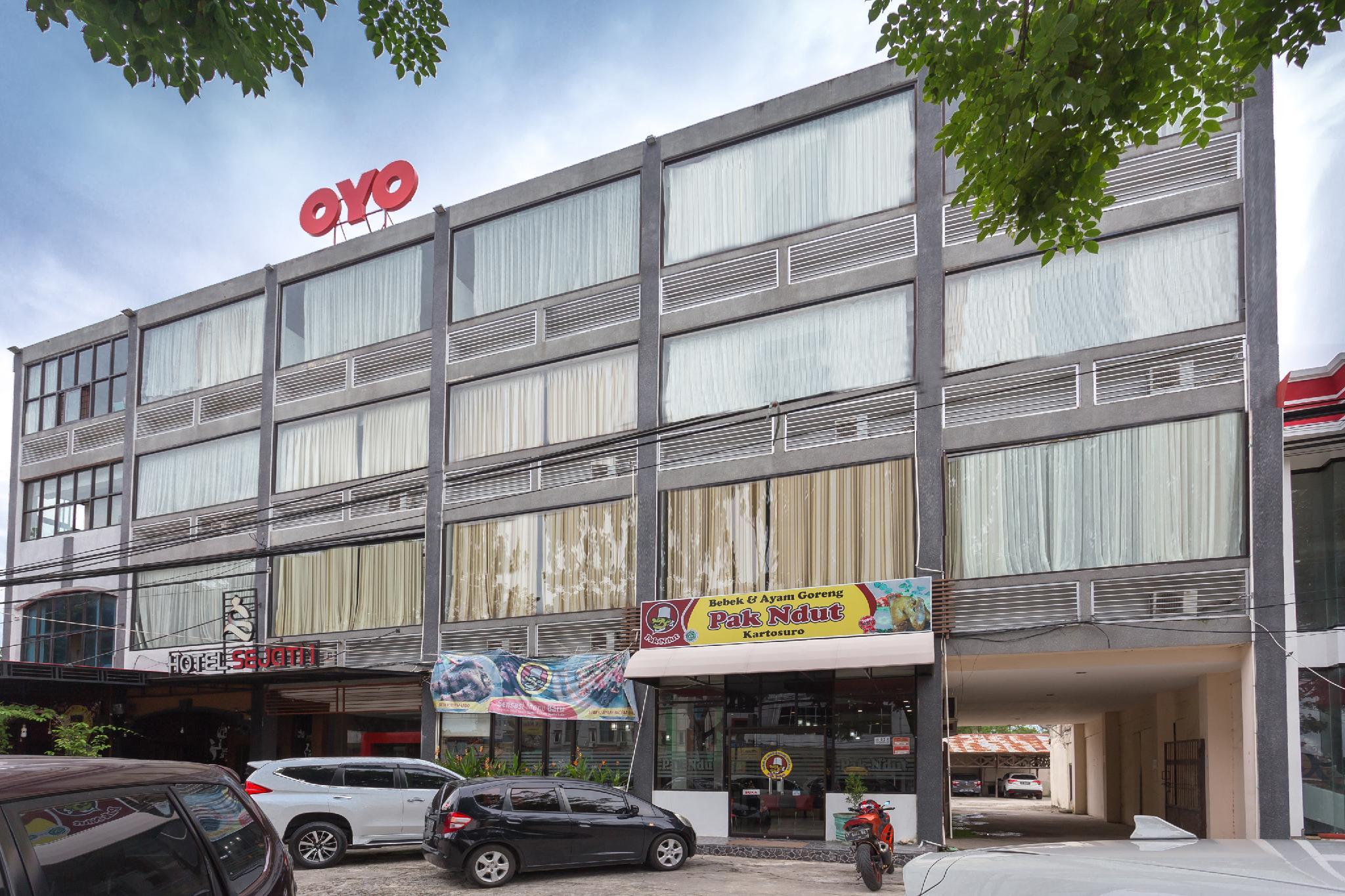 โอโย 663 โฮเต็ล เซจาติ