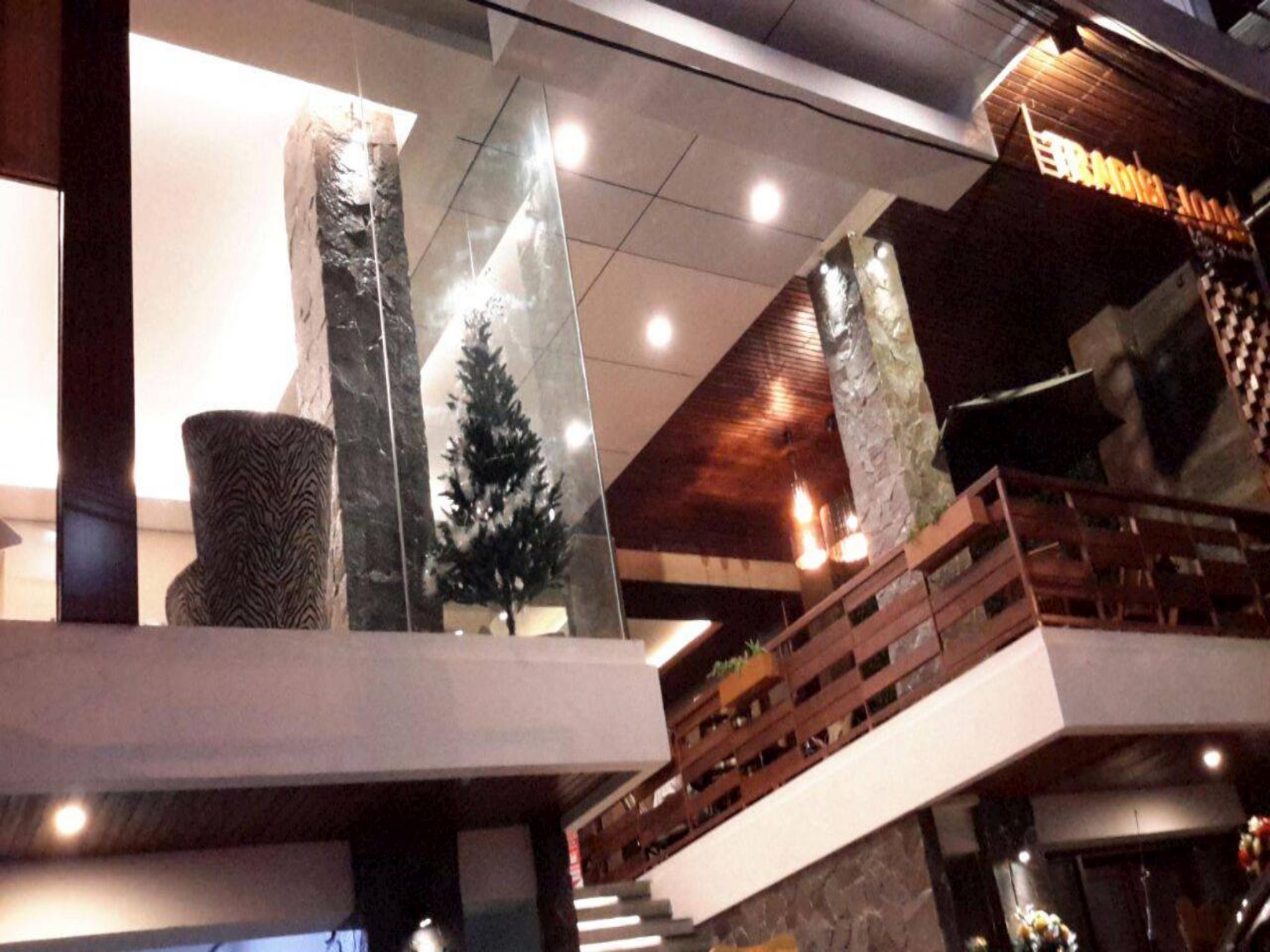 บิซ แอท โฮเต็ล