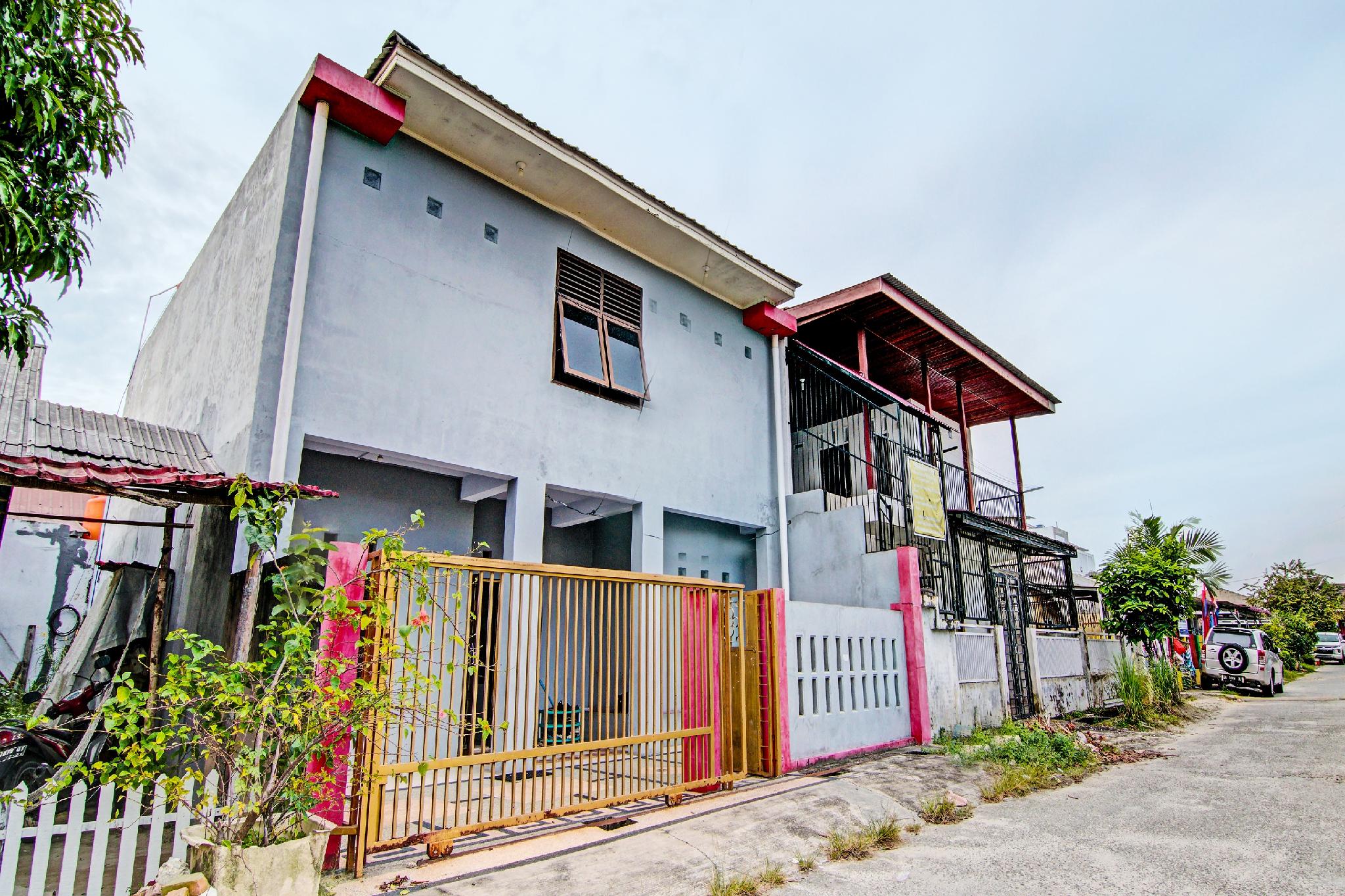 SPOT ON 91828 โฮมสเตย์ ดินดา ชาริอาห์ เนียร์ มัสยิด อัล อามีน