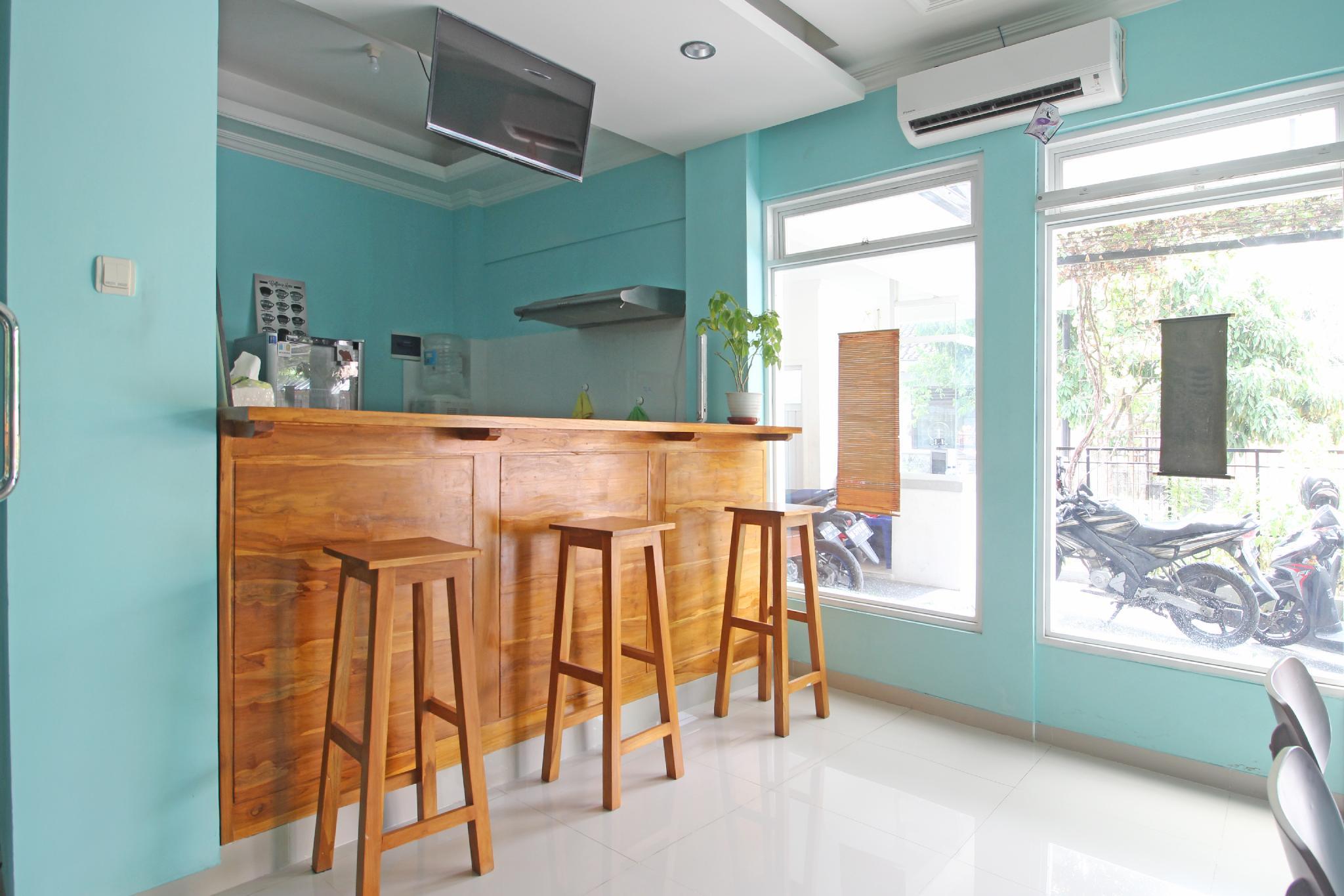 เรดดอร์ซ เนียร์ โซโล บาลาปัน สเตชั่น