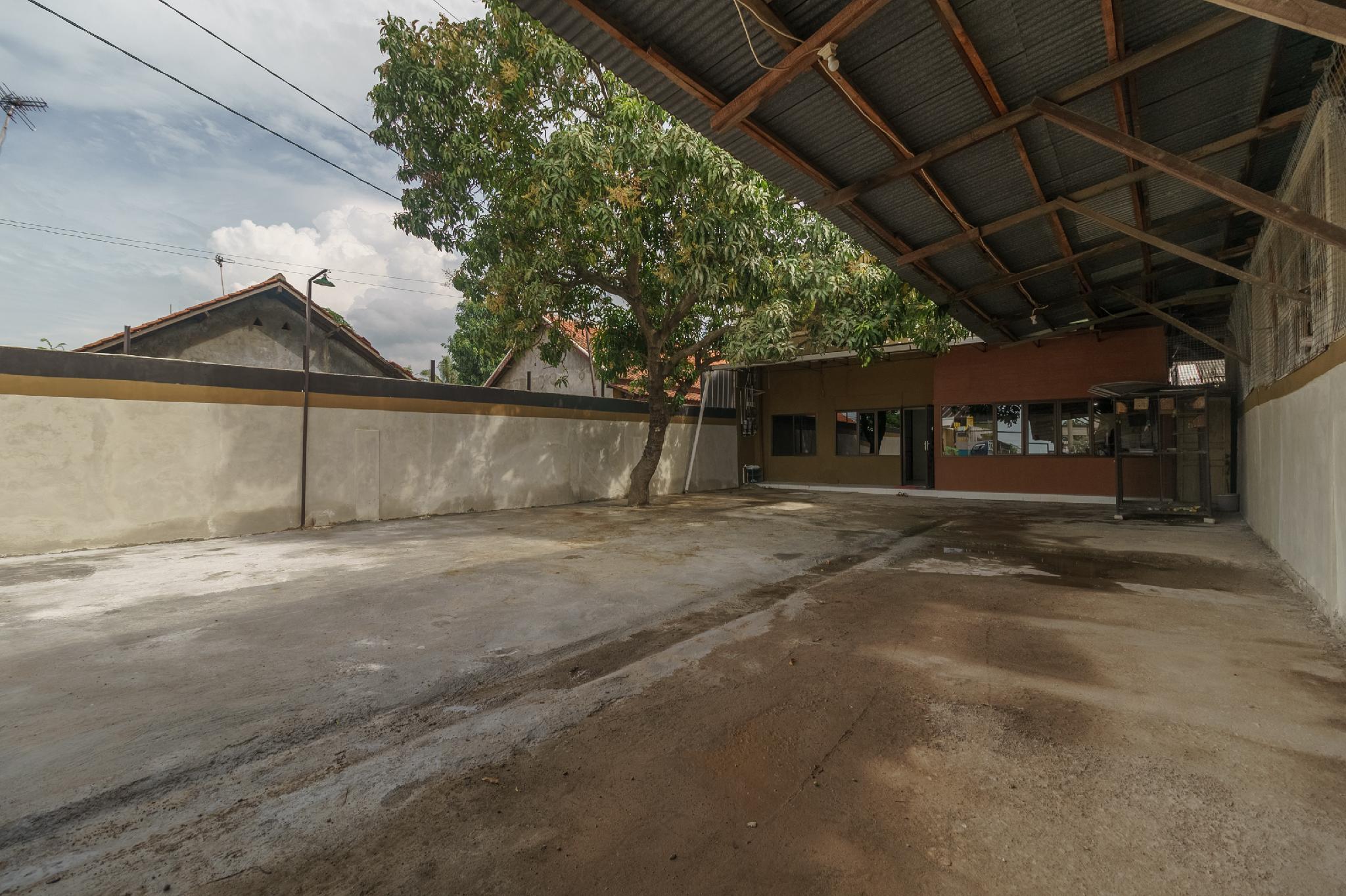 RedDoorz near Cikampek Mall Karawang