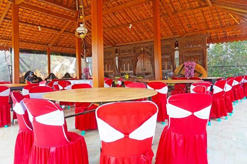 ซูเปอร์ โอโย 91568 ทริสนา สราบาห์ รีสอร์ท โฮมสเตย์ แอนด์ เรสโตร