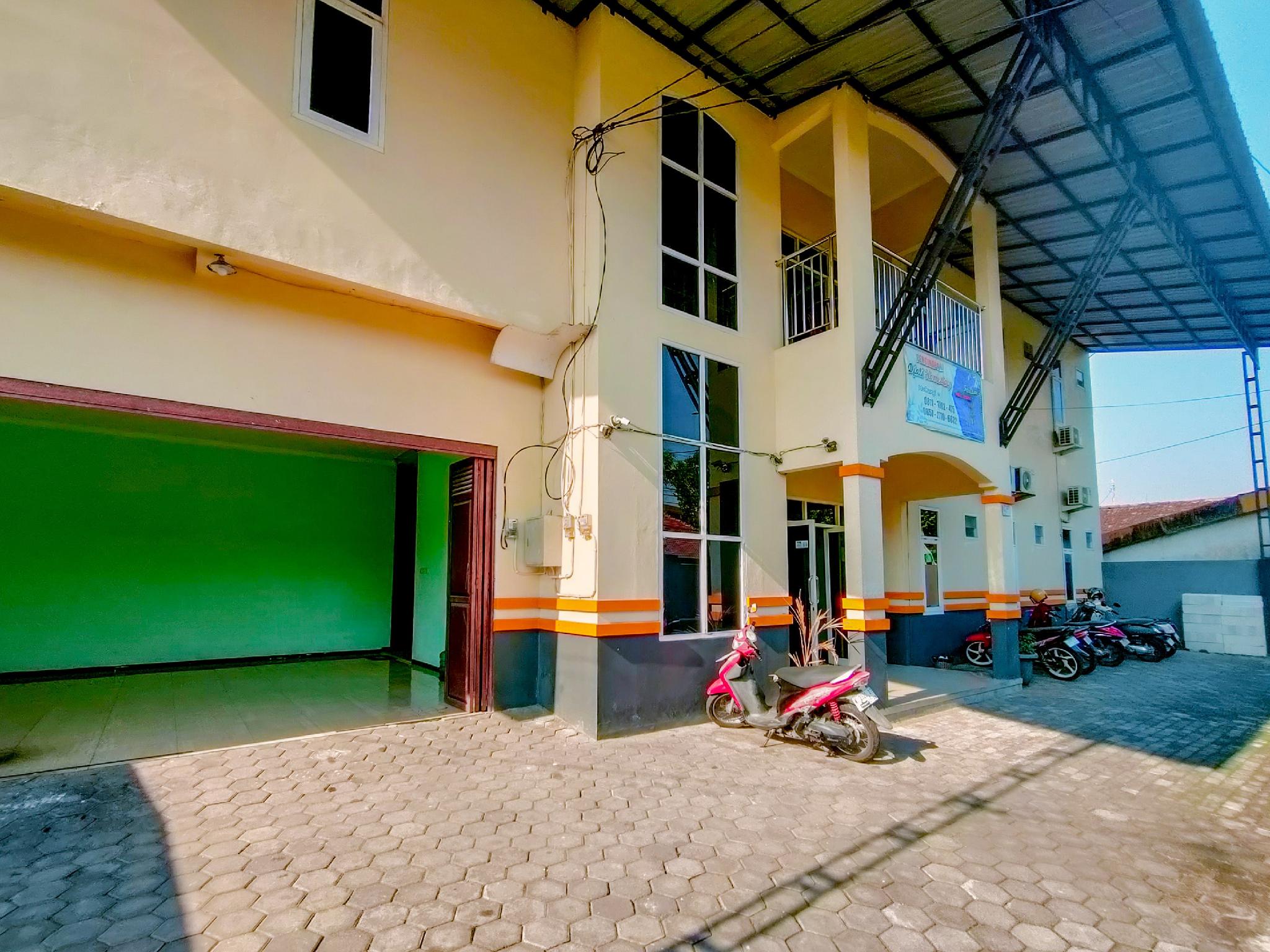 Djati Homestay Redpartner near Gor Djarum Kudus