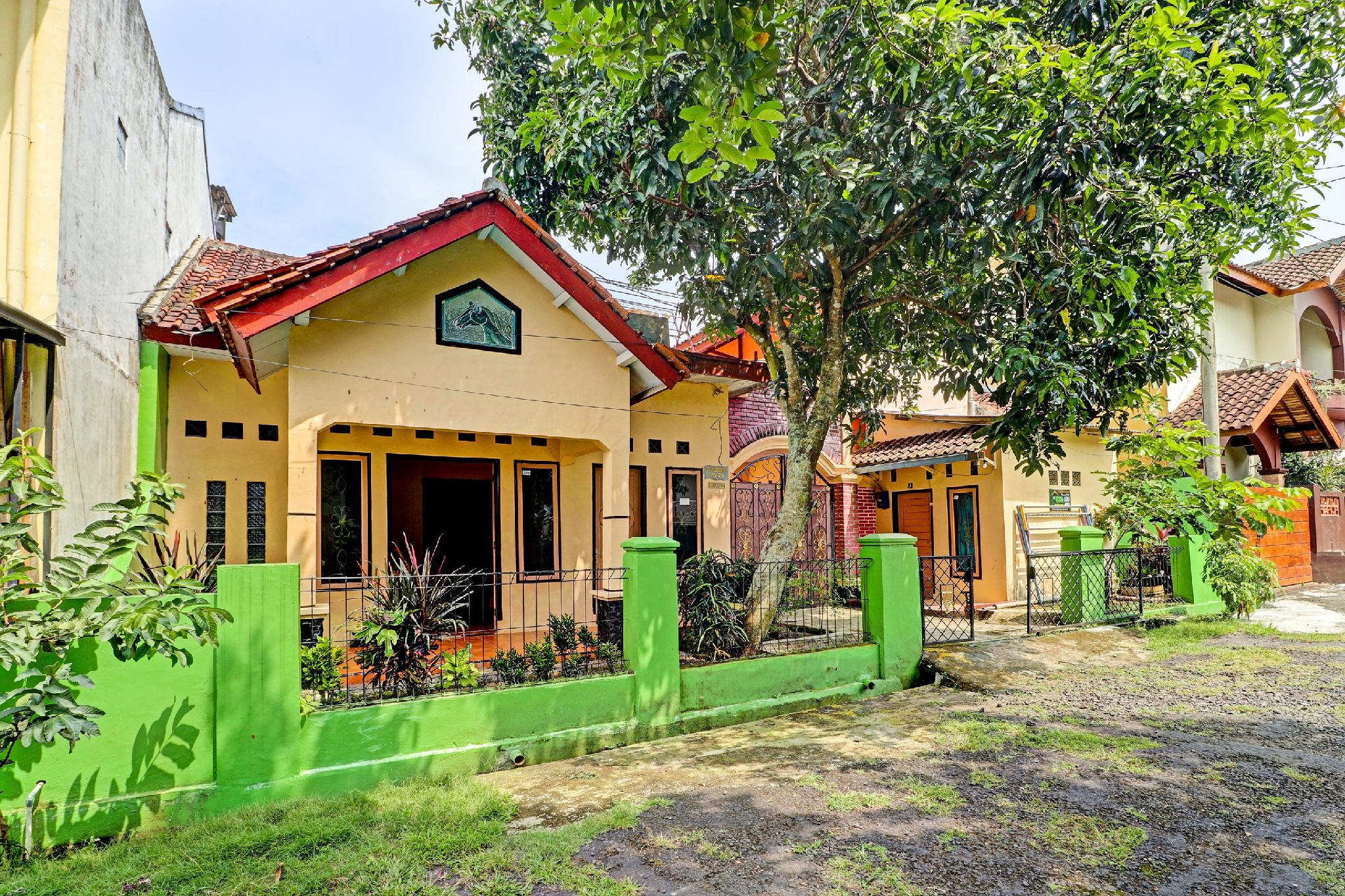 OYO Life 91478 Wisma Aura Syariah