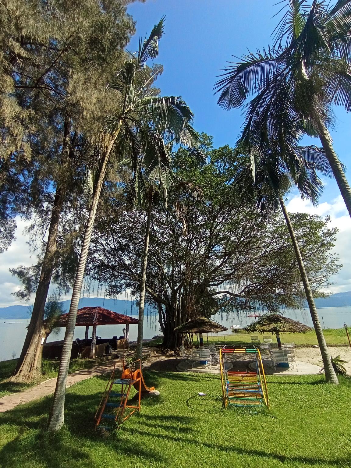 โรงแรมปันดู เลคไซด์ ตุกตุก โรงแรมปันดู เลคไซด์ ตุกตุก