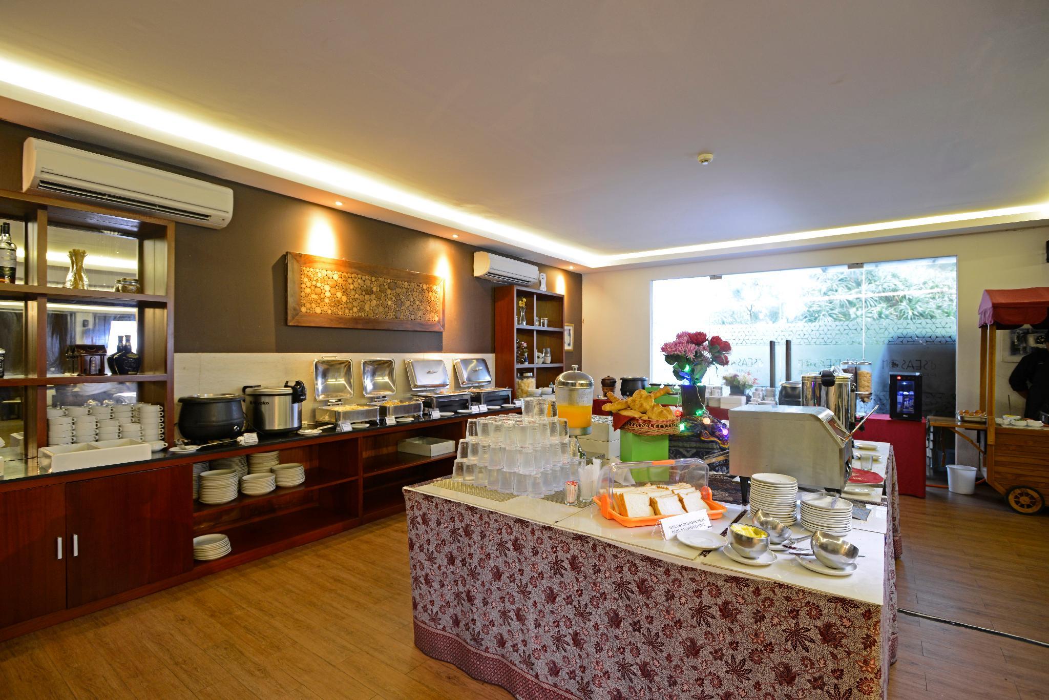 ดี ซีซั่น พรีเมียร์ โฮเต็ล