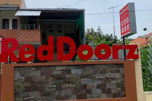 RedDoorz Syariah near Kawasan Simpang Lima Pati RedDoorz Syariah near Kawasan Simpang Lima Pati