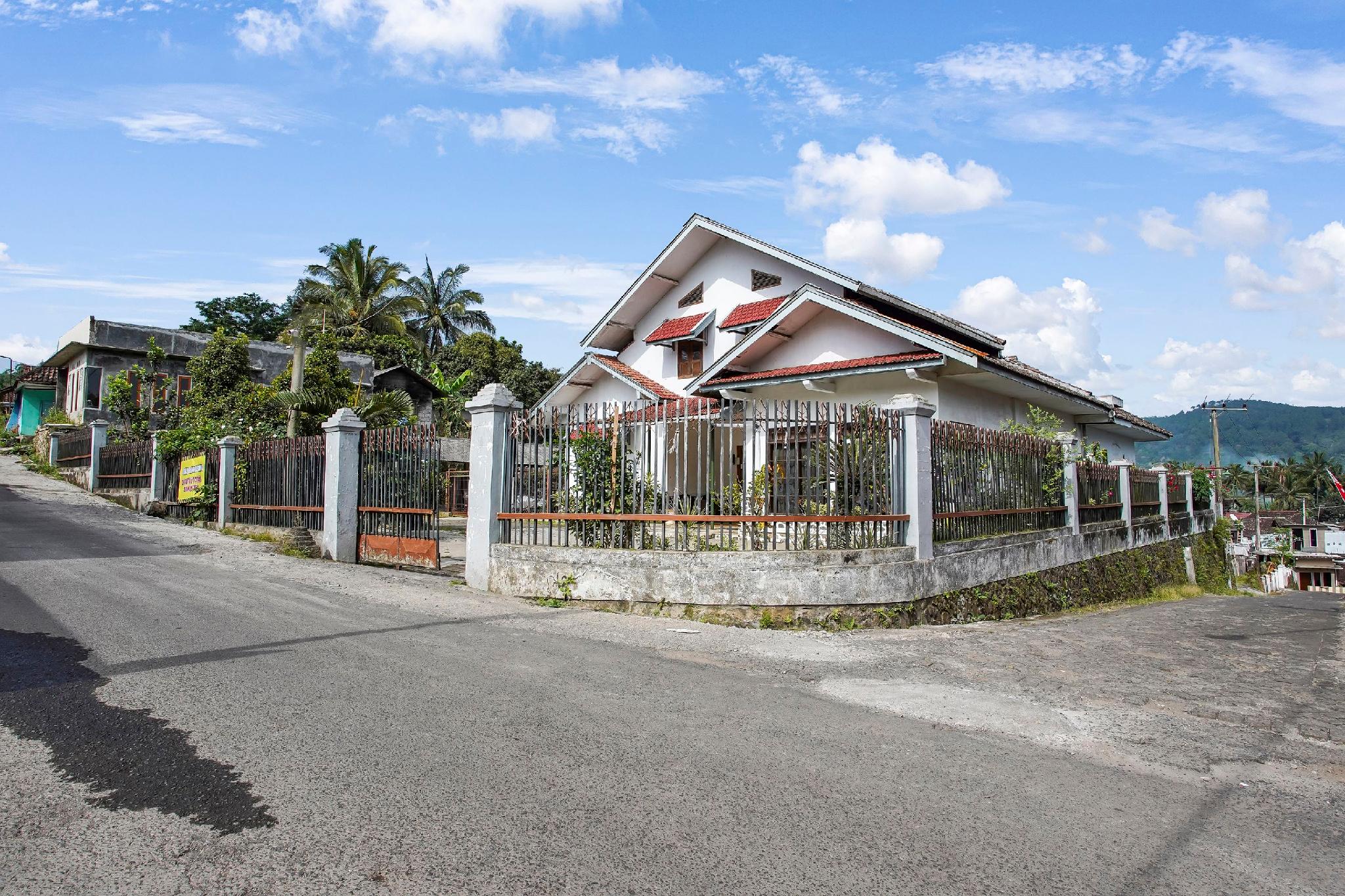 โอโย โฮมส์ 91103 เดสา วีซาตา เล็มบาห์ กูนุง ทุมเพง ชาริอาห์ โอโย โฮมส์ 91103 เดสา วีซาตา เล็มบาห์ กูนุง ทุมเพง ชาริอาห์