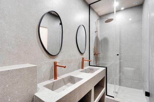 Spacious Apartment - 2BR/10P - Place D'Italia