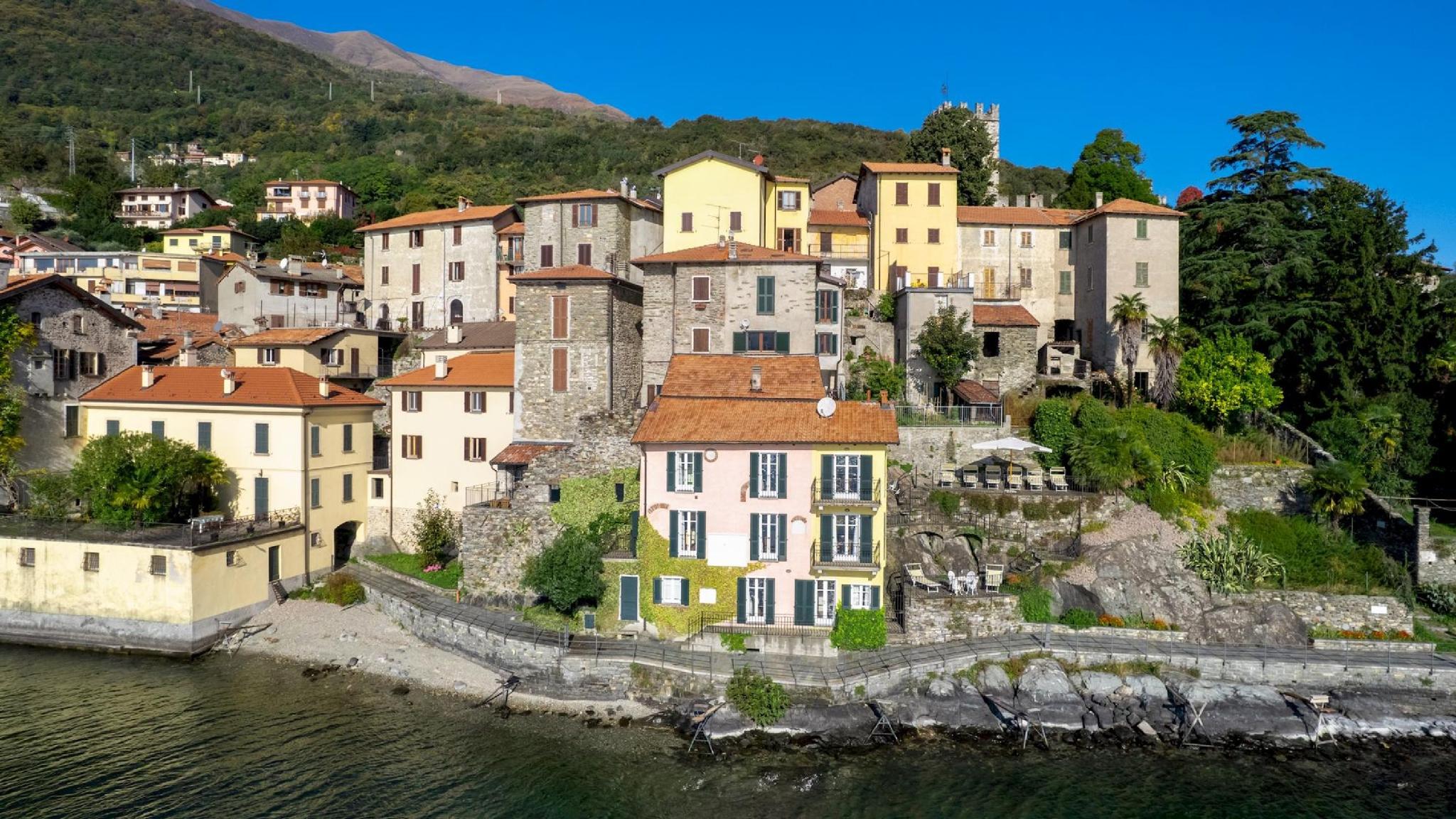 Villa Rivetta 6+2 in Santa Maria Rezzonico