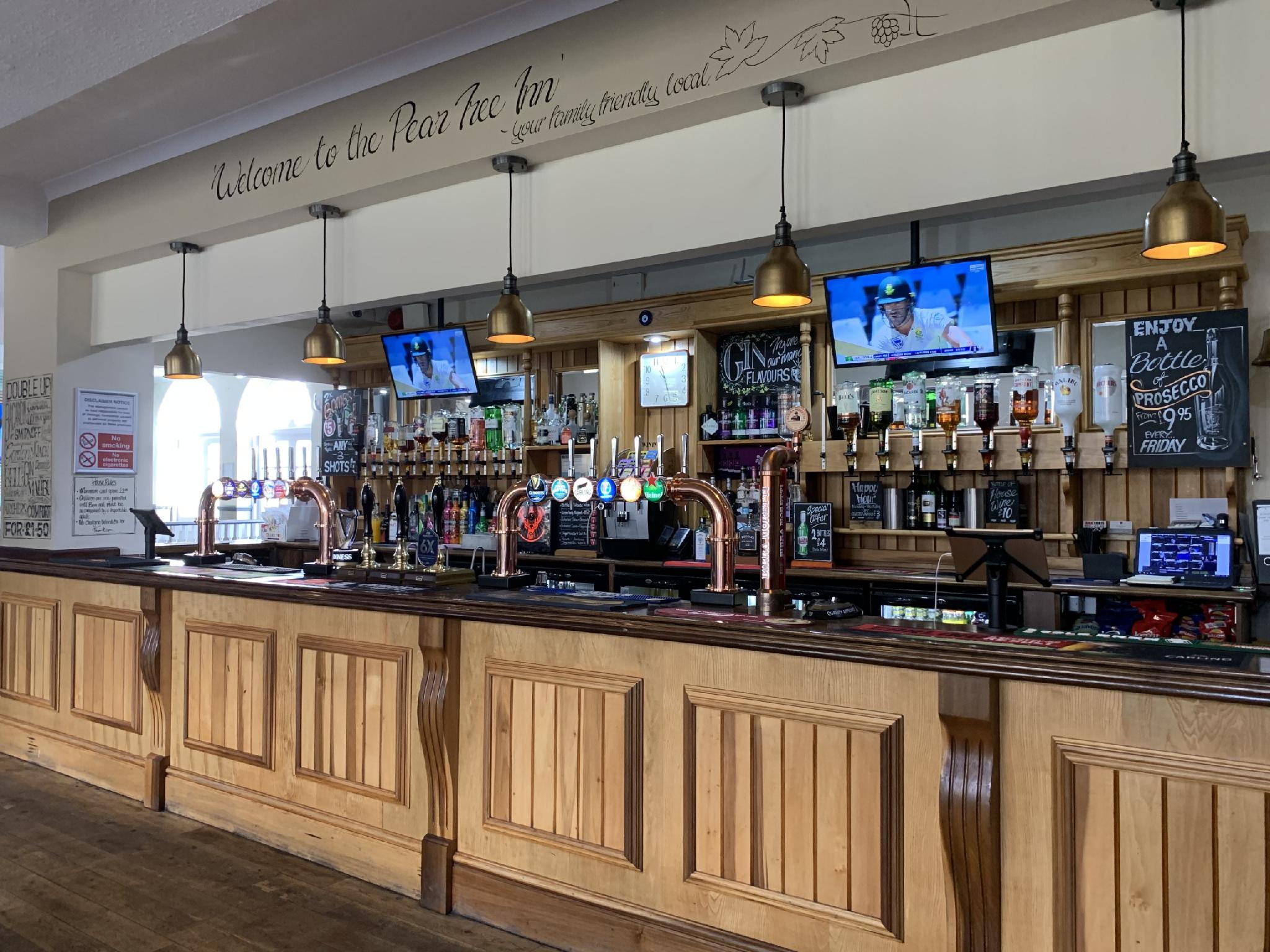 แพร์ ทรี อินน์ แพร์ ทรี อินน์