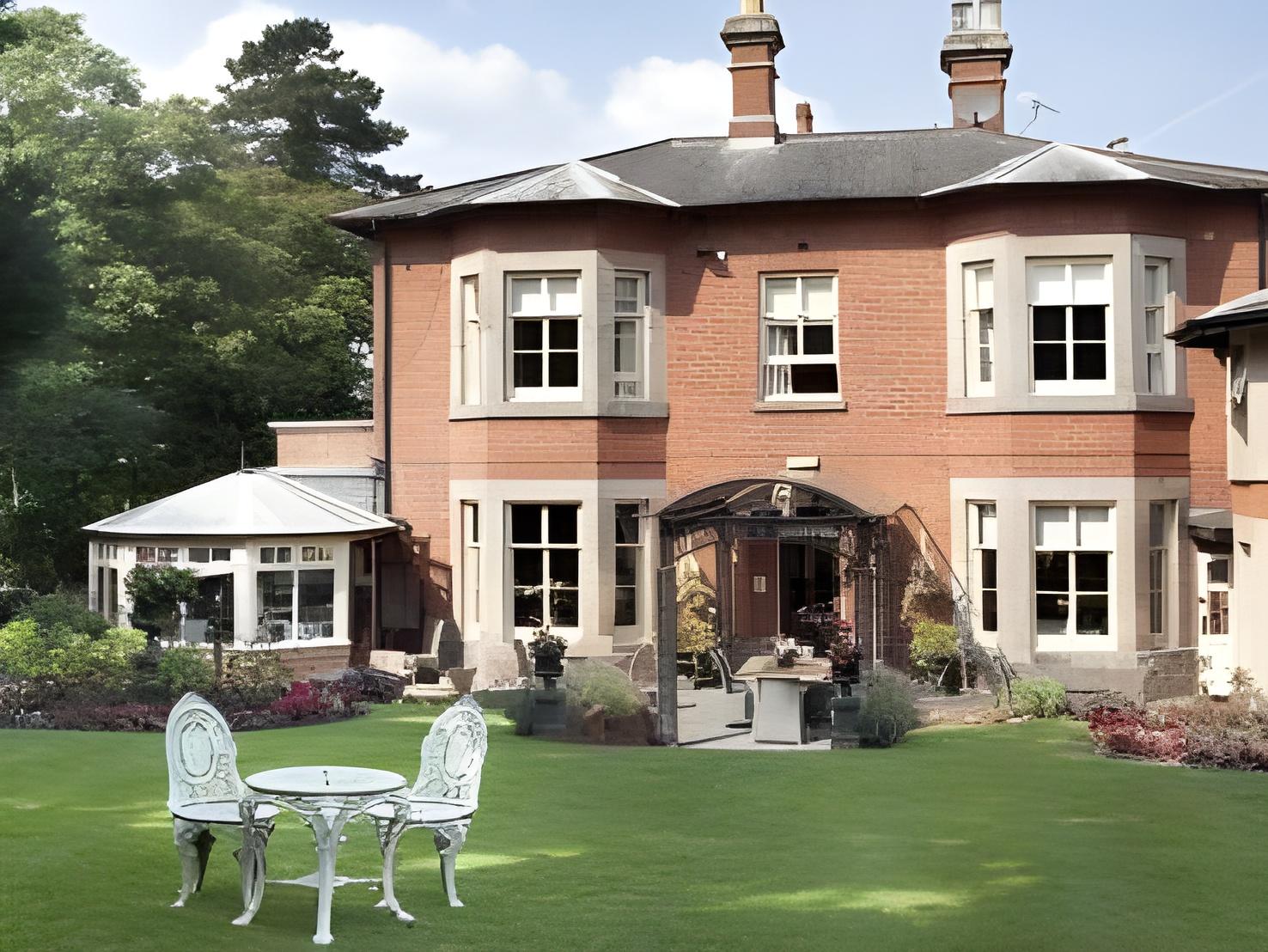 โรงแรมอเล็กซานดรา คอร์ต