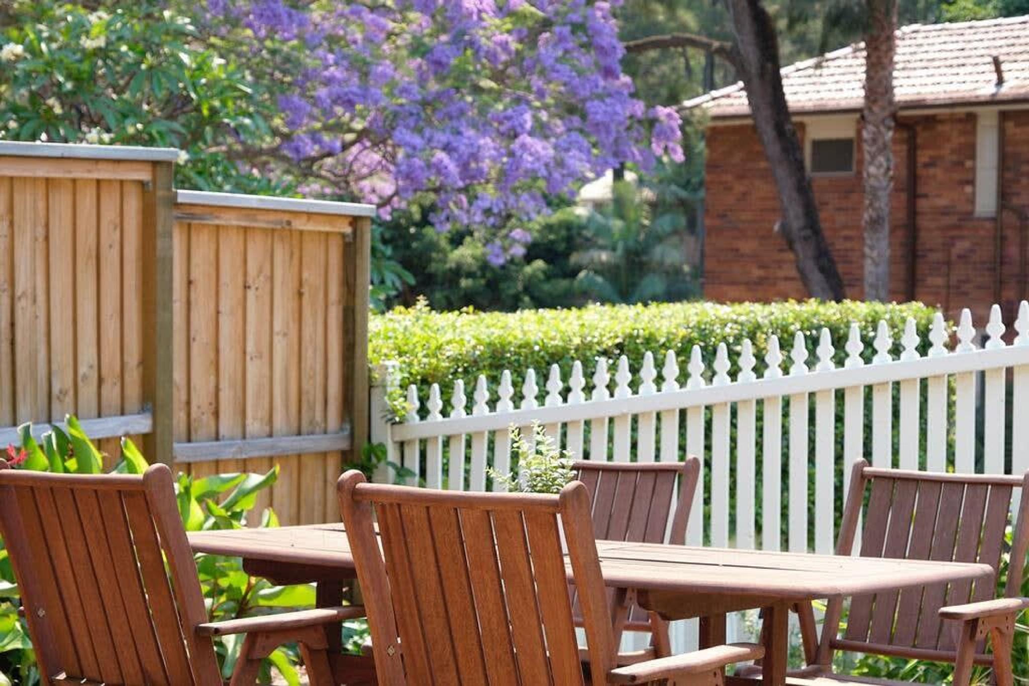 Garden 2 Bed Apt and Walk to Harbour   Parking