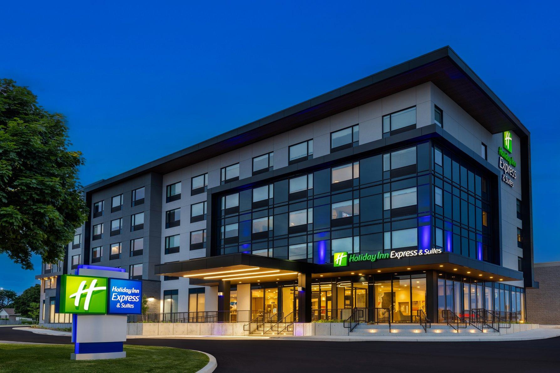 Holiday Inn Express And Suites St.Thomas. By IHG