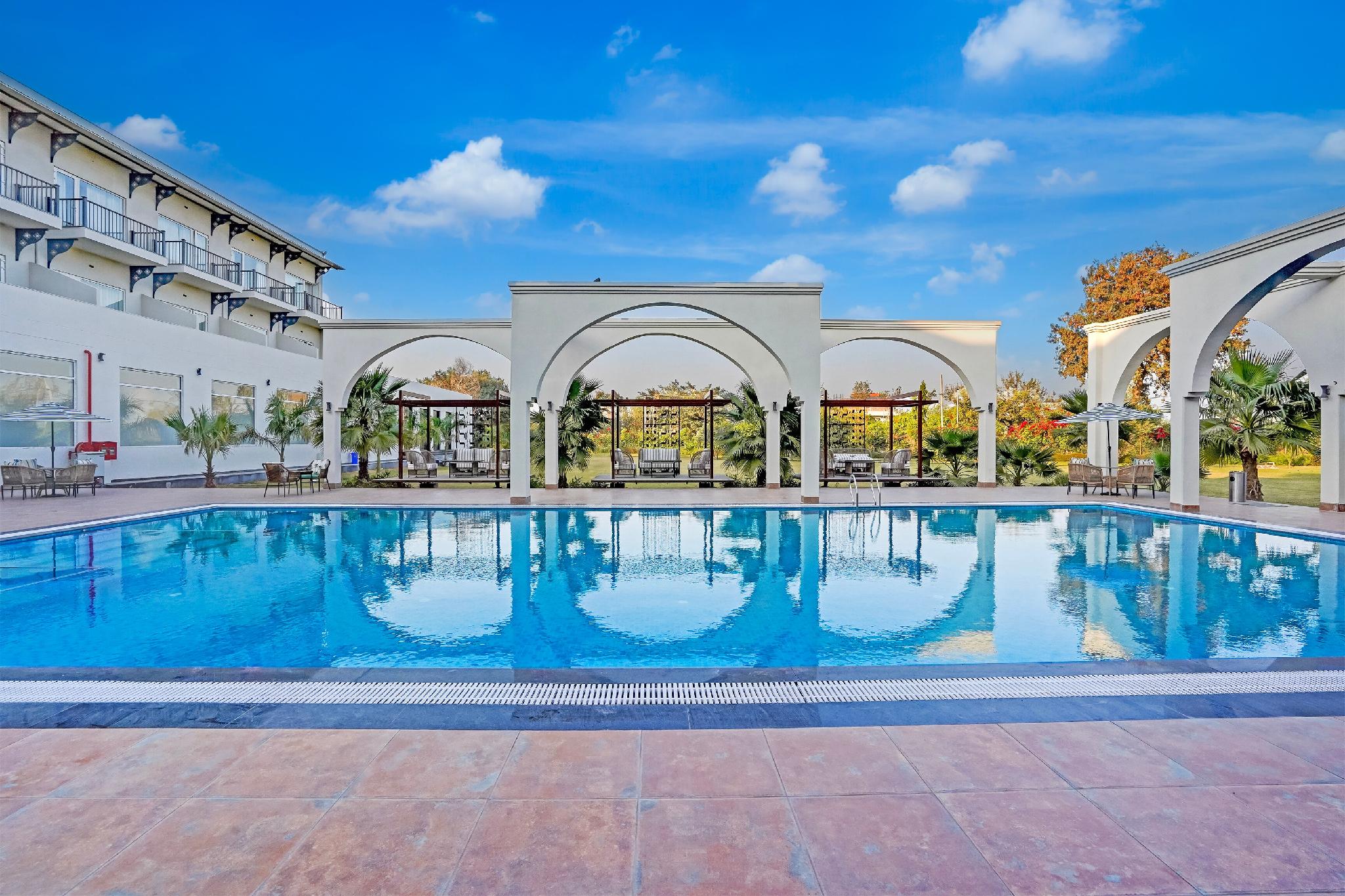 ซันเดย์ โฮเทลส์ แอนด์ รีสอร์ท กูรุกอน