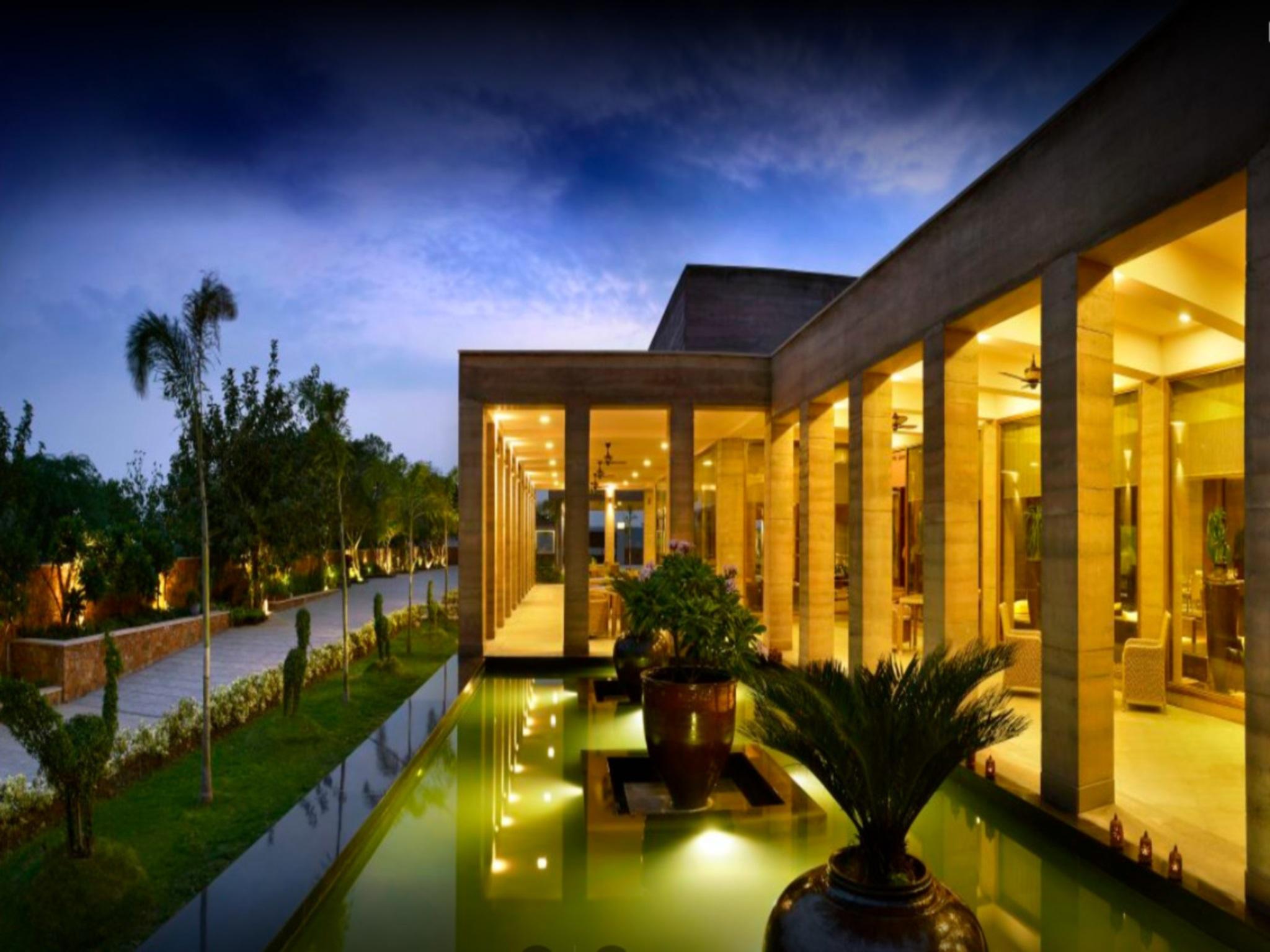 เดอะ ลลิต มังการ์ เดอะ ลลิต มังการ์