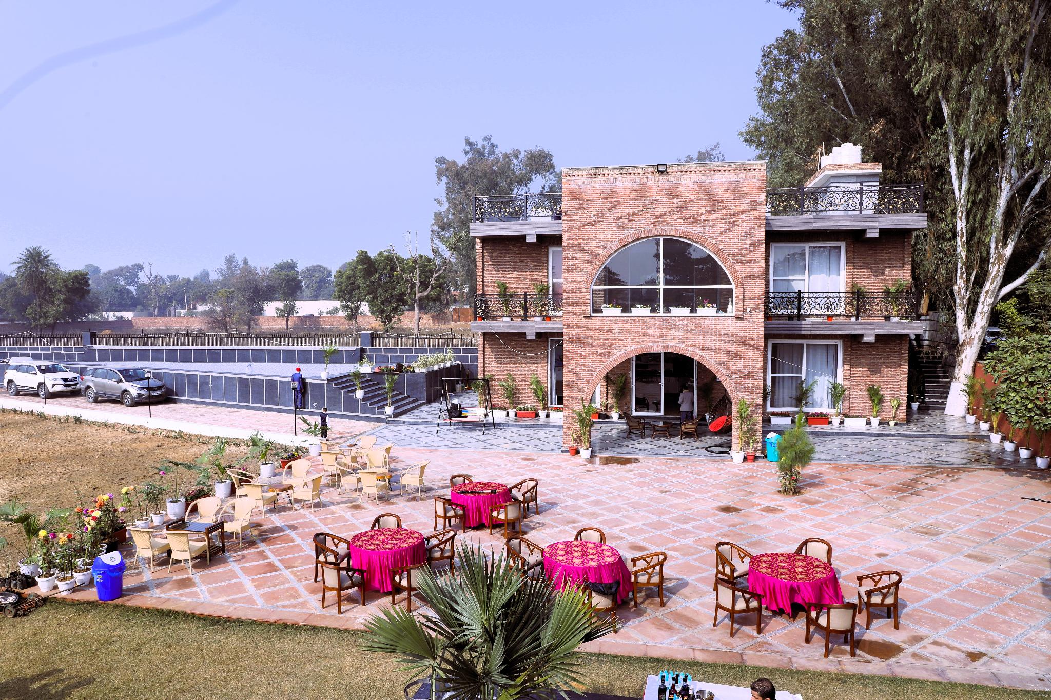 อายานช์ รีสอร์ท