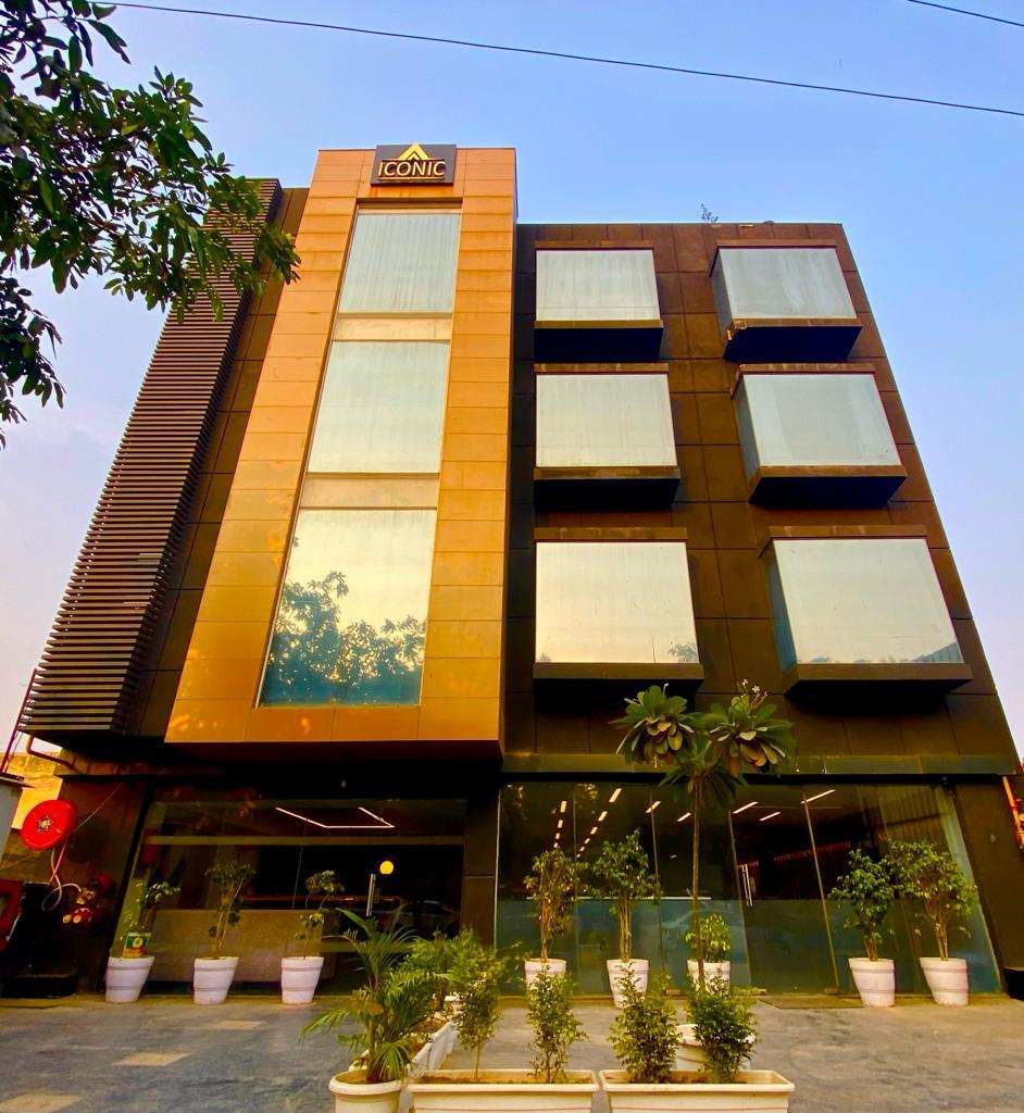 เอซ ไอคอนิค เอซ ไอคอนิค