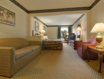 Howard Johnson Inn and Suites - Dorney Park