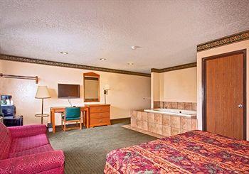 ECONO LODGE AKRON