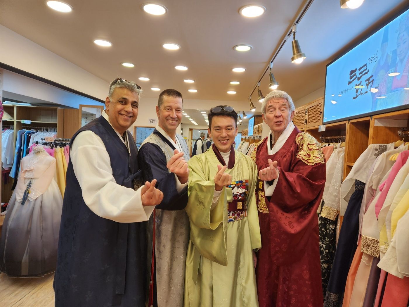 Seoul Heritage guided Walking Tour: Wearing Hanbok