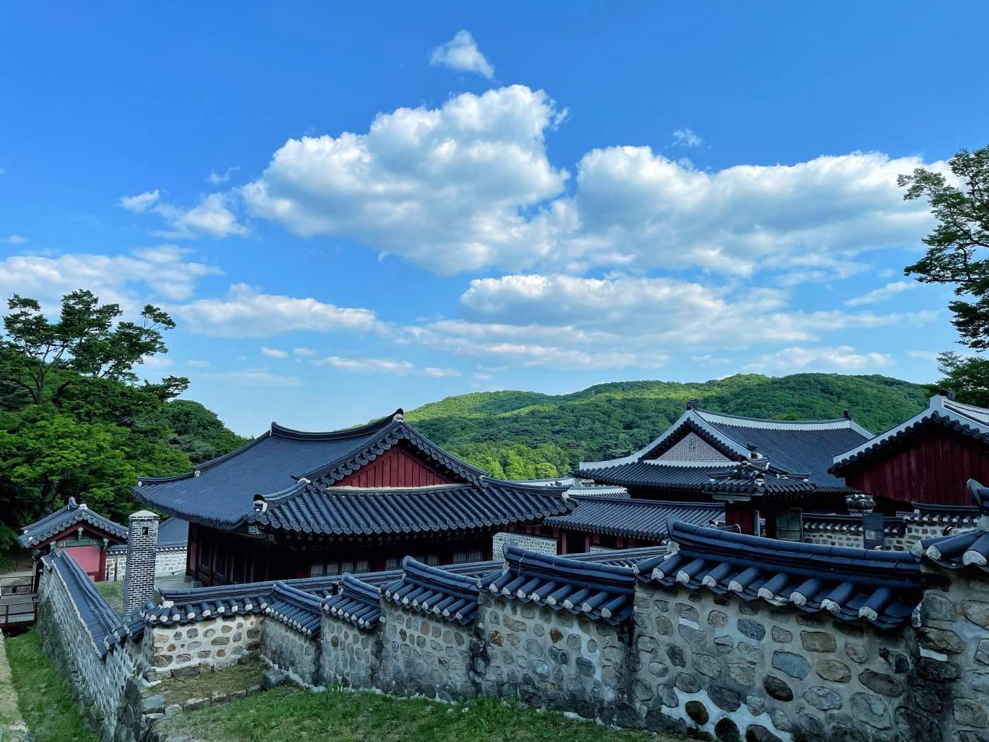 Summer & Autumn Season | Hwadam Botanic Garden & Namhansanseong Fortress & Everland Day Tour