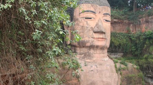 1-Day Chengdu Private tour to Leshan Buddha,Hot Pot Dinner & Sichuan Opera Show
