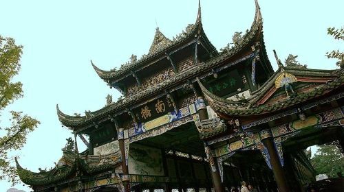 ทัวร์ส่วนตัว 1 วัน เฉิงตู ระบบชลประทานโบราณตูเจียงเยี่ยน และวัดโบราณ