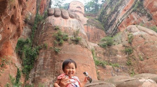 ทัวร์ส่วนตัว 1 วัน เยี่ยมชมพระพุทธรูปเล่อซานยักษ์ และเมืองโบราณหวงหลงซี จากเฉิงตู
