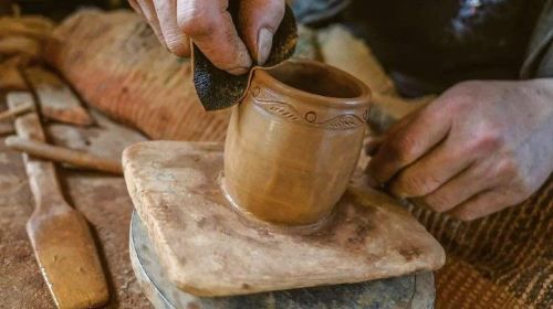 1-Day Shangri-La Tour to Ganden Monastery, Nixi Pottery Village and Tibetan Town