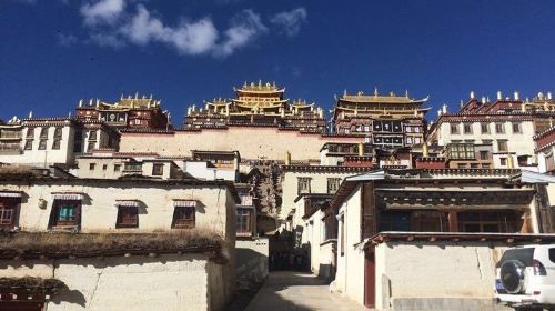 1-Day Shangri-La tour with Ganden Monastery, Napahai Lake and Tibetan Town