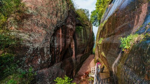 2-Day Private Danxia Mountain Tour From Guangzhou by Bullet Train with 4-stars hotel